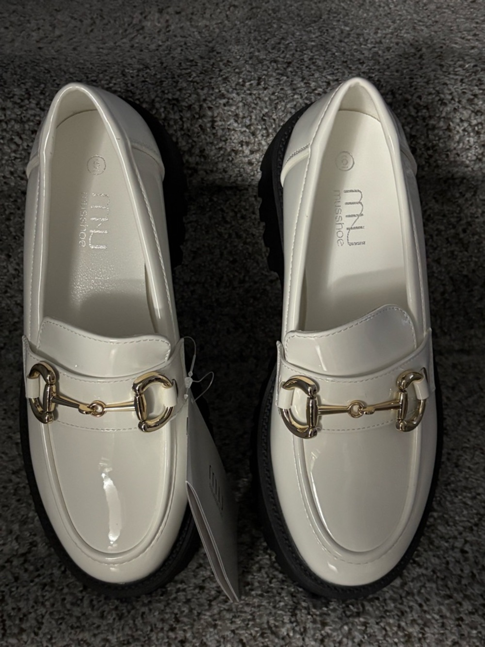 Musshoe Women’s White Platform Patent Loafers with Gold Buckle Accent Size 6 - Picture 8 of 12